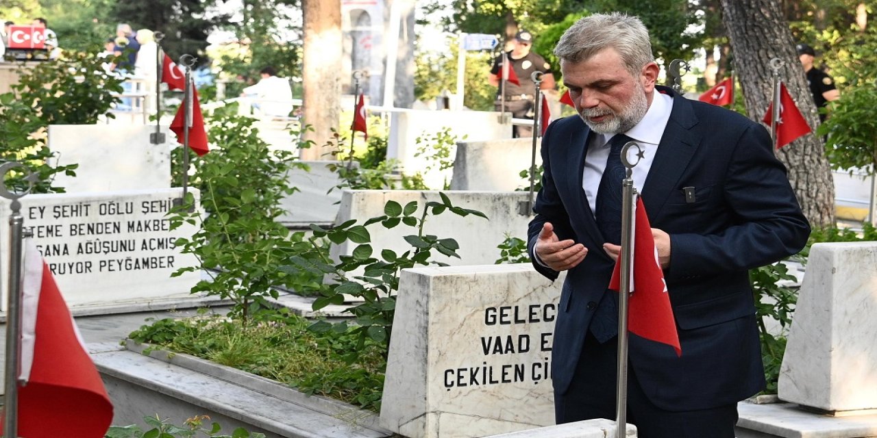Şehitler Kabri Başında Dualarla Anıldı