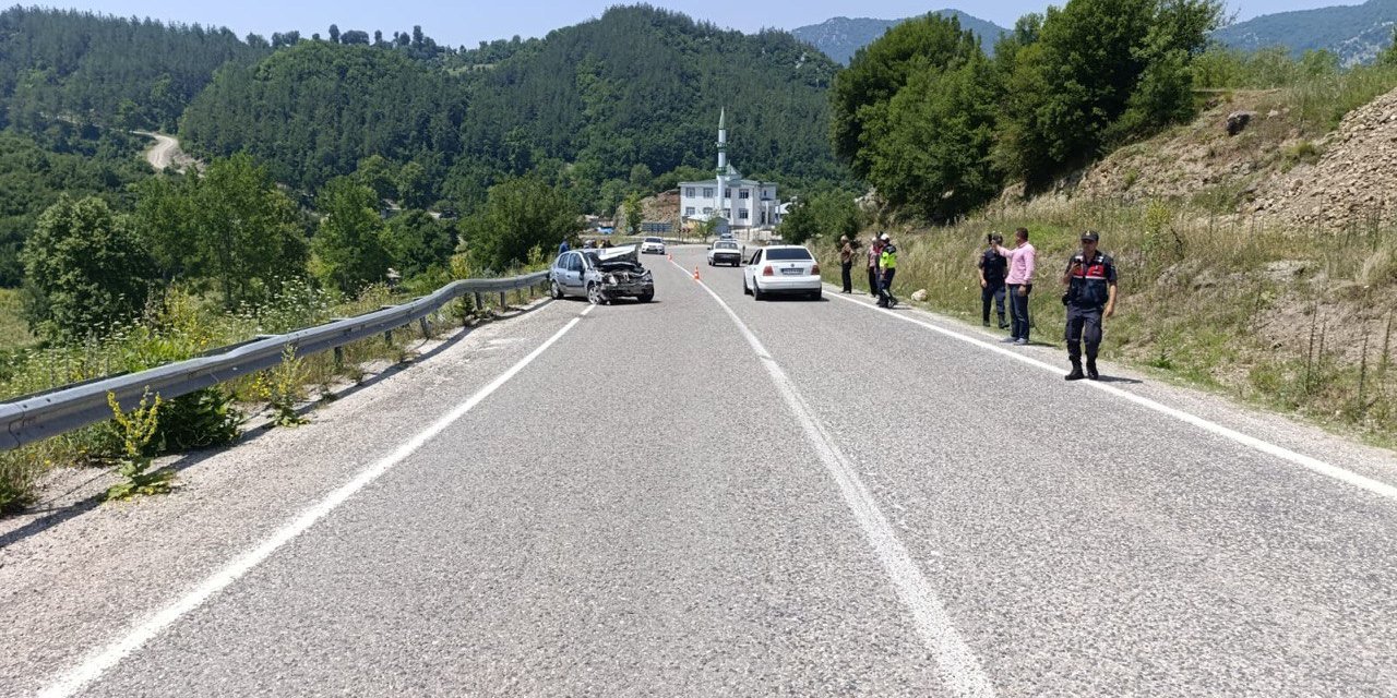 Andırın'da Otomobil Bariyere Çarptı: 1 Yaralı