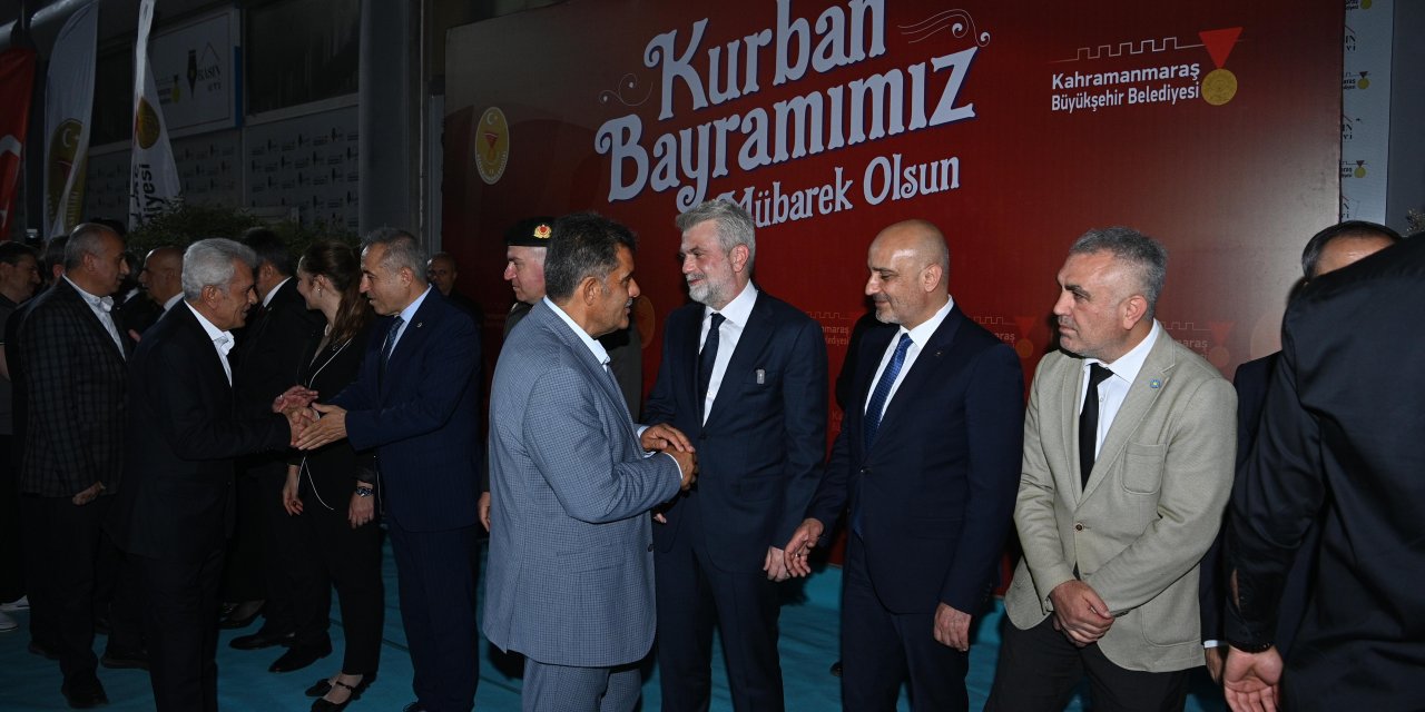 Geleneksel Bayramlaşma Töreninde Şehir Protokolü ve Vatandaşlar Bir Araya Geldi