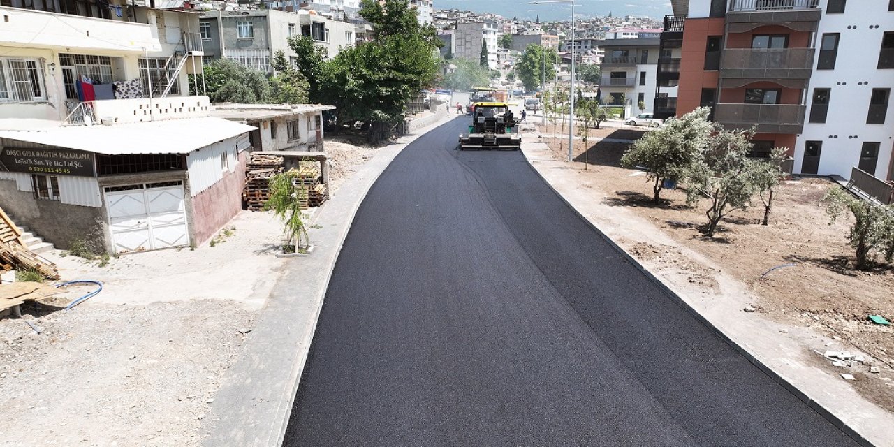 Azerbaycan Mahallesi’nde Yolları Sıcak Asfaltla Kaplanıyor…