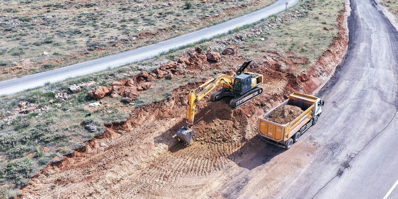 Afşin’de Yol Genişletme Çalışmalarına Devam Ediyor