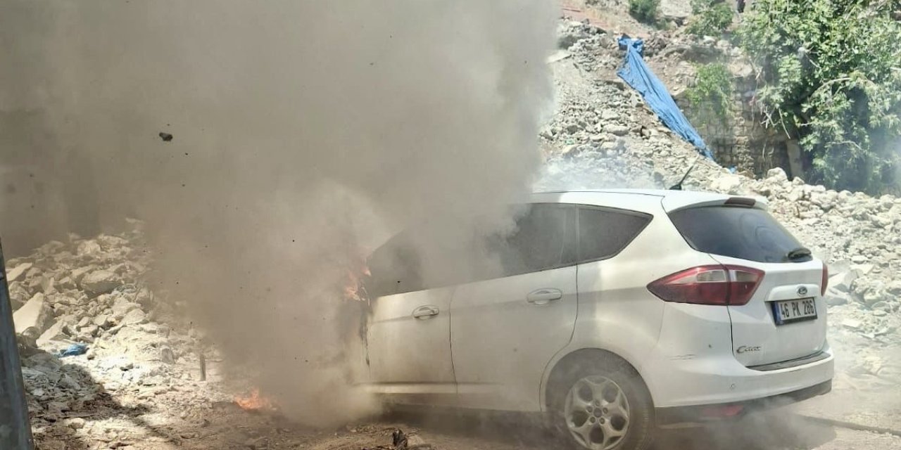 Kahramanmaraş’ta otomobil yangını