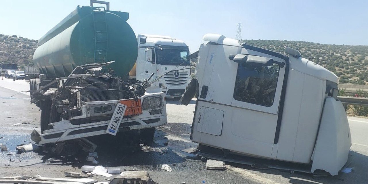 Kahramanmaraş’ta tanker ile kamyon çarpıştı