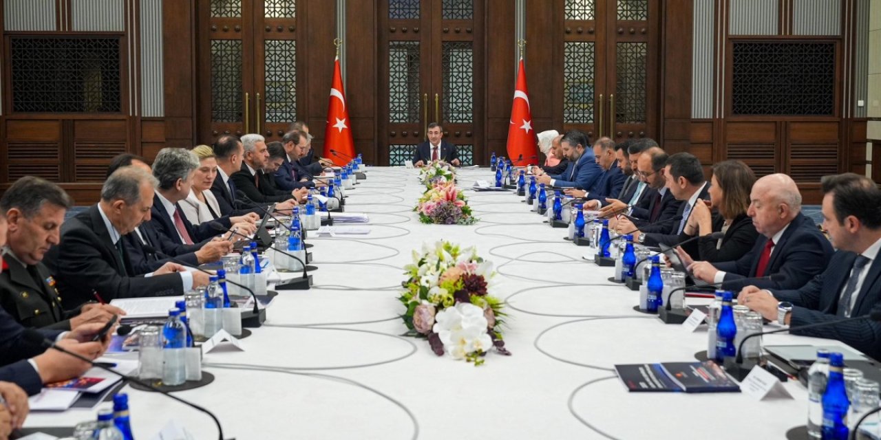 Yılmaz: '2030'a kadar 81 ilimize dijital ikiz, 187 belediyeye akıllı şehir birimi kuracağız'