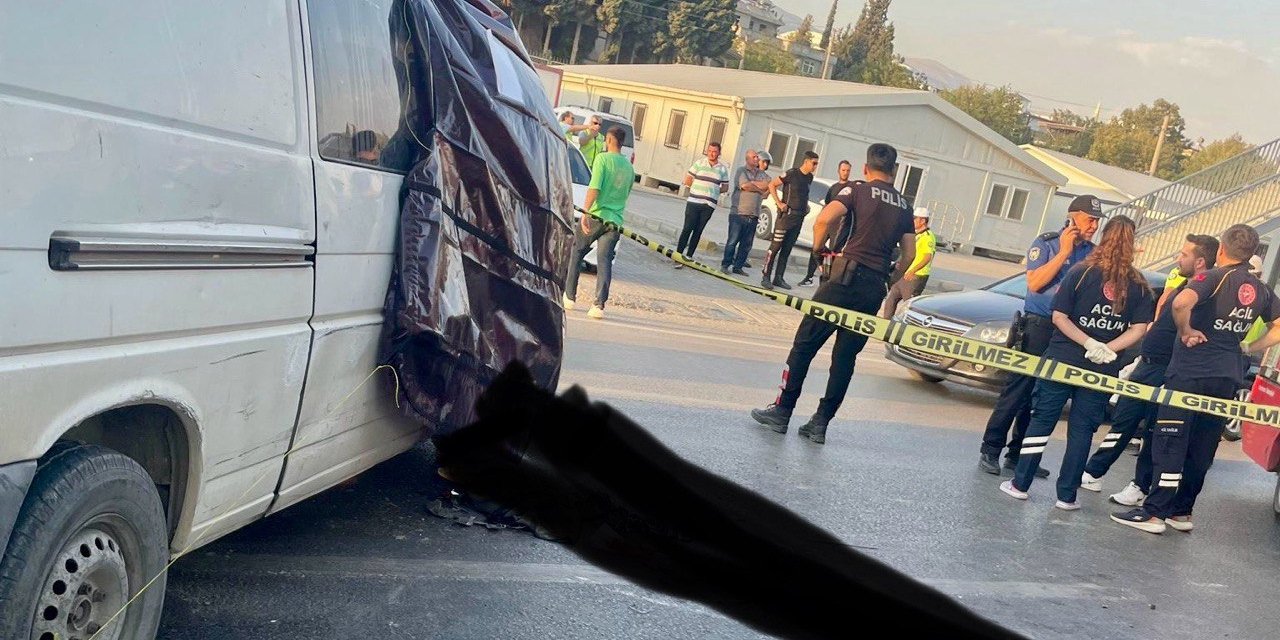 Kahramanmaraş’ta hafif ticari araç refüje çarptı: 1 ölü