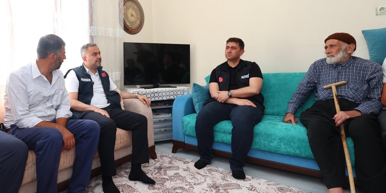 Başkan Toptaş ve Kaymakam Çiğdem, Yangın Bölgesinde Vatandaşları Ziyaret Etti