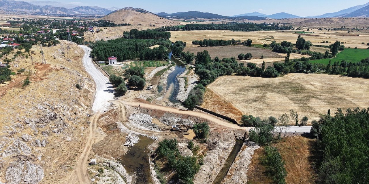 Göksun’da 50 Yıllık Köprü Yenileniyor…