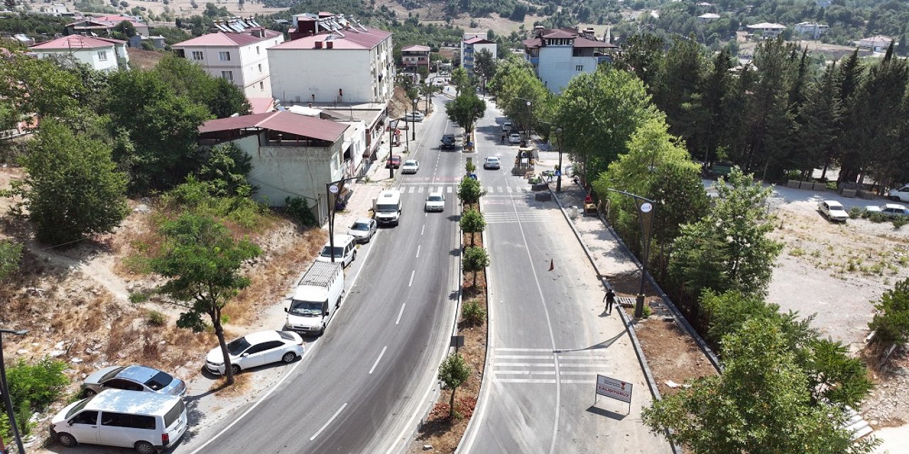 Andırın’ın Prestij Caddesi’ne Yürüyüş Yolları Kazandırılıyor