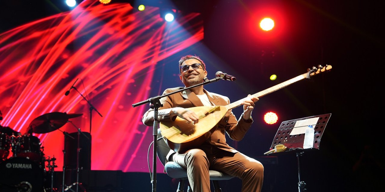 İsmail Altunsaray, KAFUM’da Müzik Ziyafeti Sundu