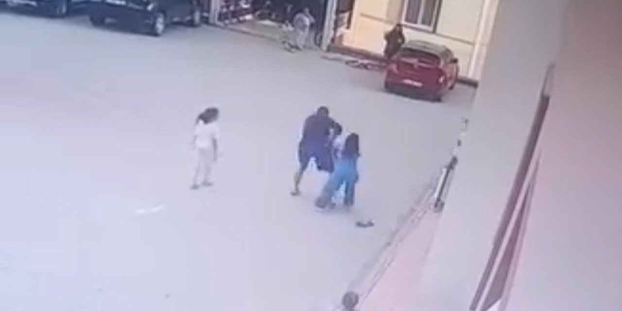 Kahramanmaraş’ta küçücük çocuğu yere çarptı