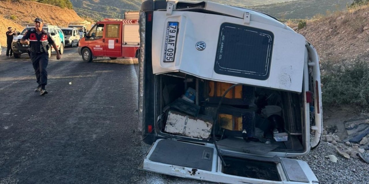 Adıyaman’da tarım işçilerini taşıyan minibüs devrildi: 19 yaralı