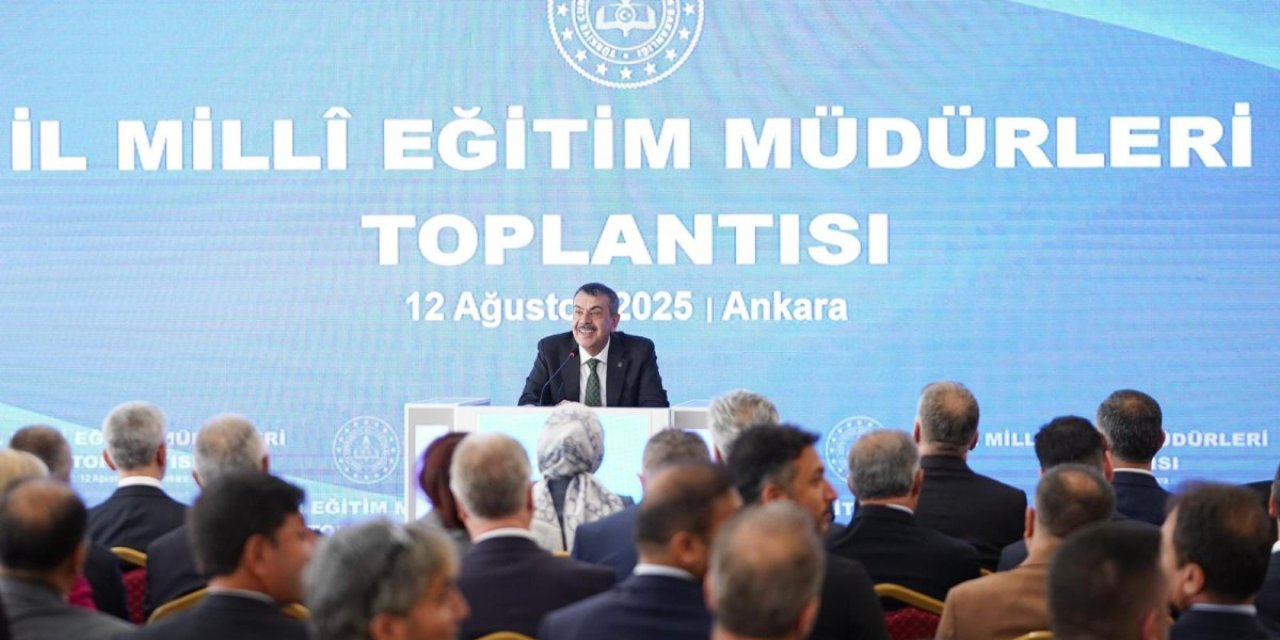 Okullarda forma zorunluluğu geri geliyor