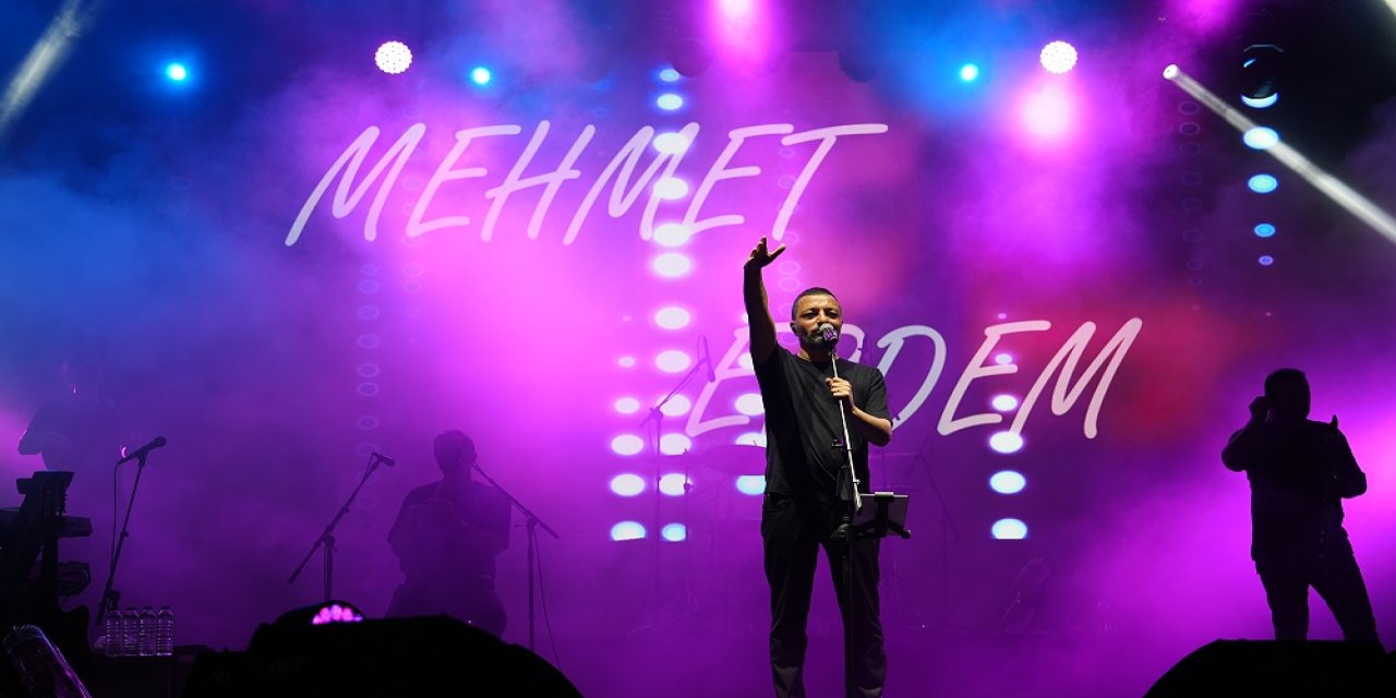 Mehmet Erdem, KAFUM Açık Hava Korosu’na Dönüştü