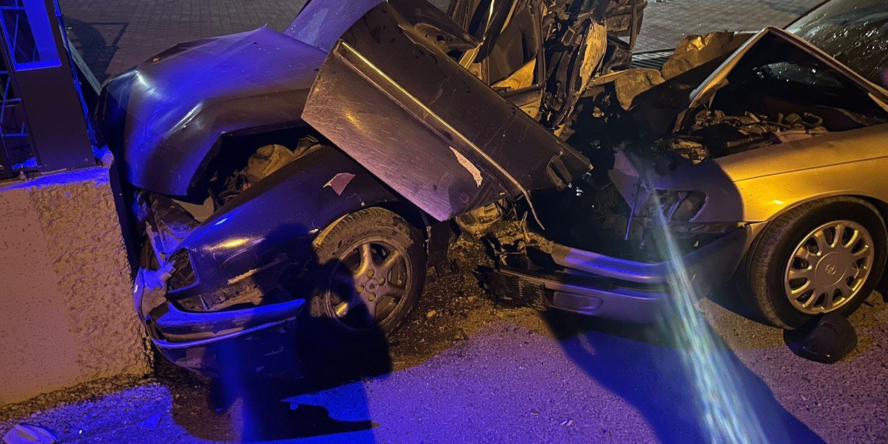 Kahramanmaraş’ta otomobil paramparça oldu