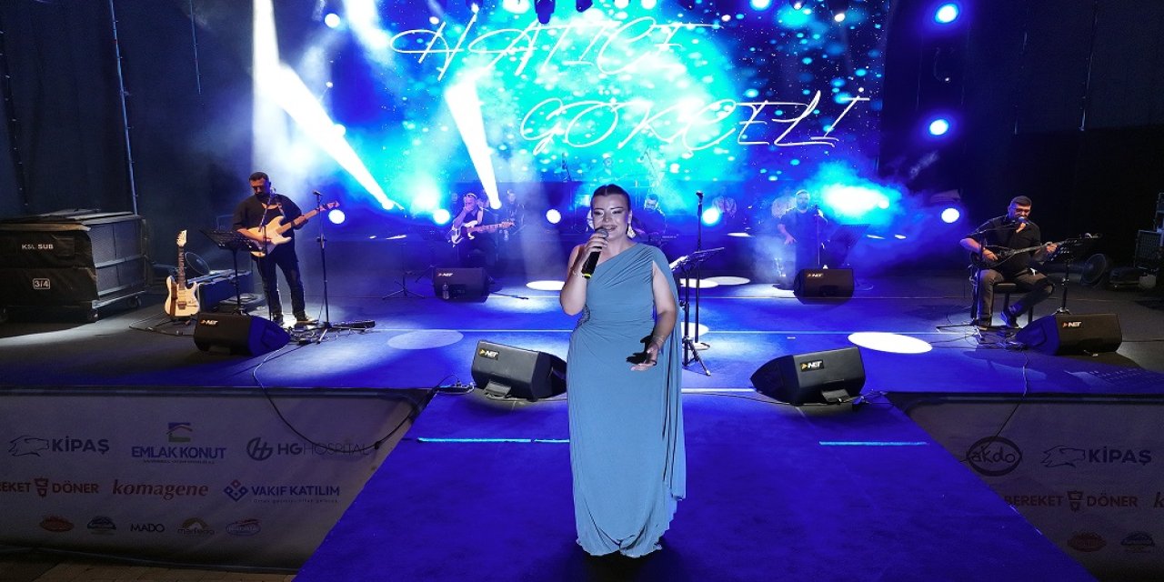 Fuarda Hatice Gökçeli’den Türkü Ziyafeti