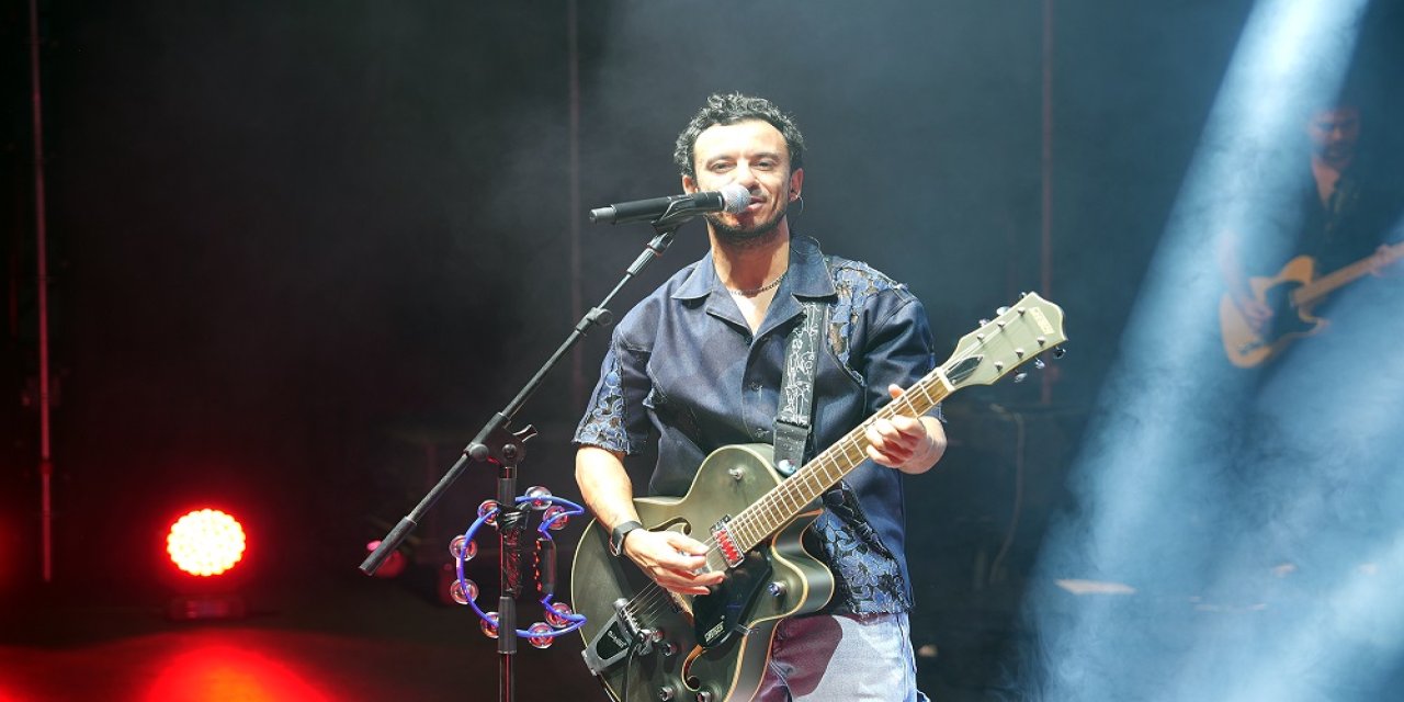 Buray, KAFUM’da Coşkulu Konserle Ağustos Fuarı’nı Taçlandırdı