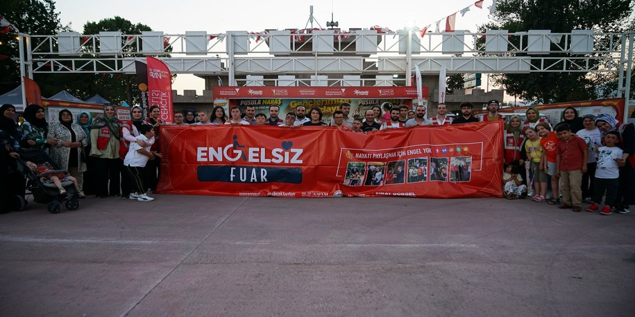 Down Sendromlu Çocuklar fuarının Renkleri Oldu