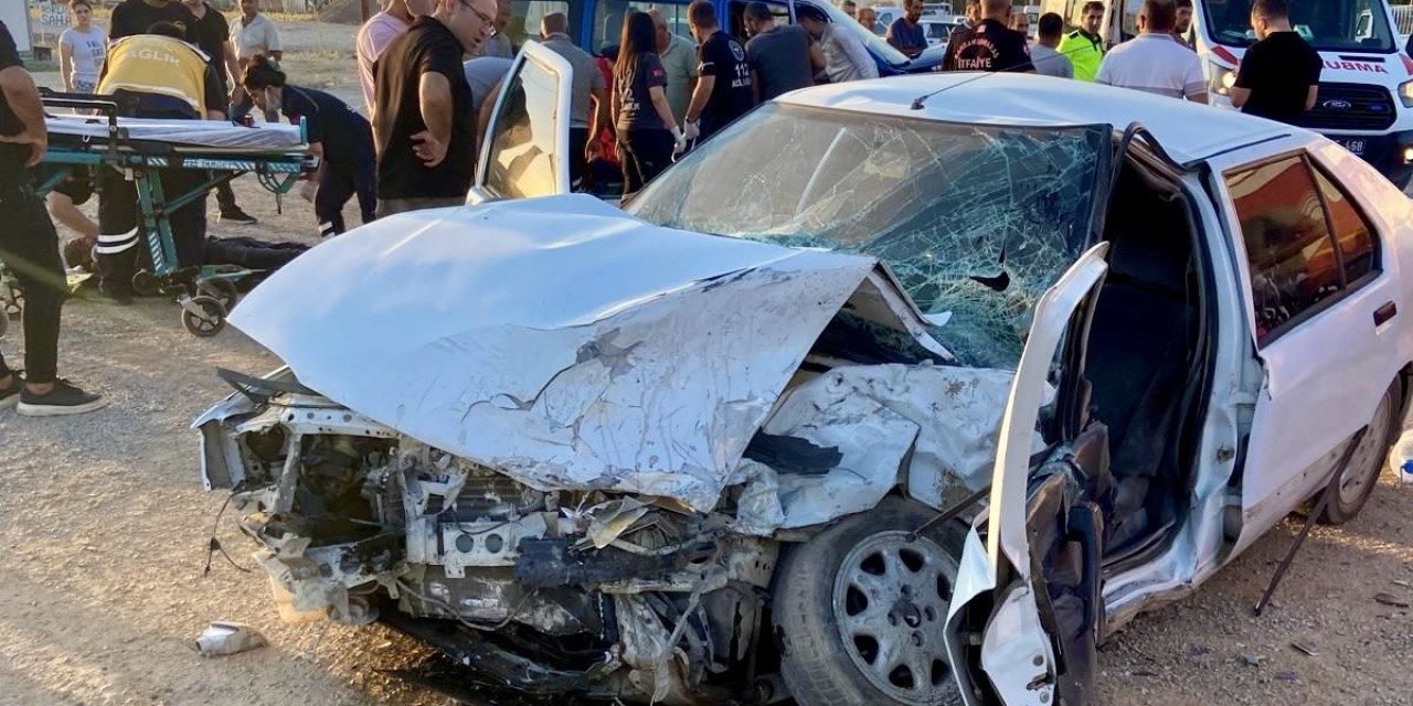 Kahramanmaraş’ta panelvan ile otomobil kafa kafaya çarpıştı: 3 yaralı