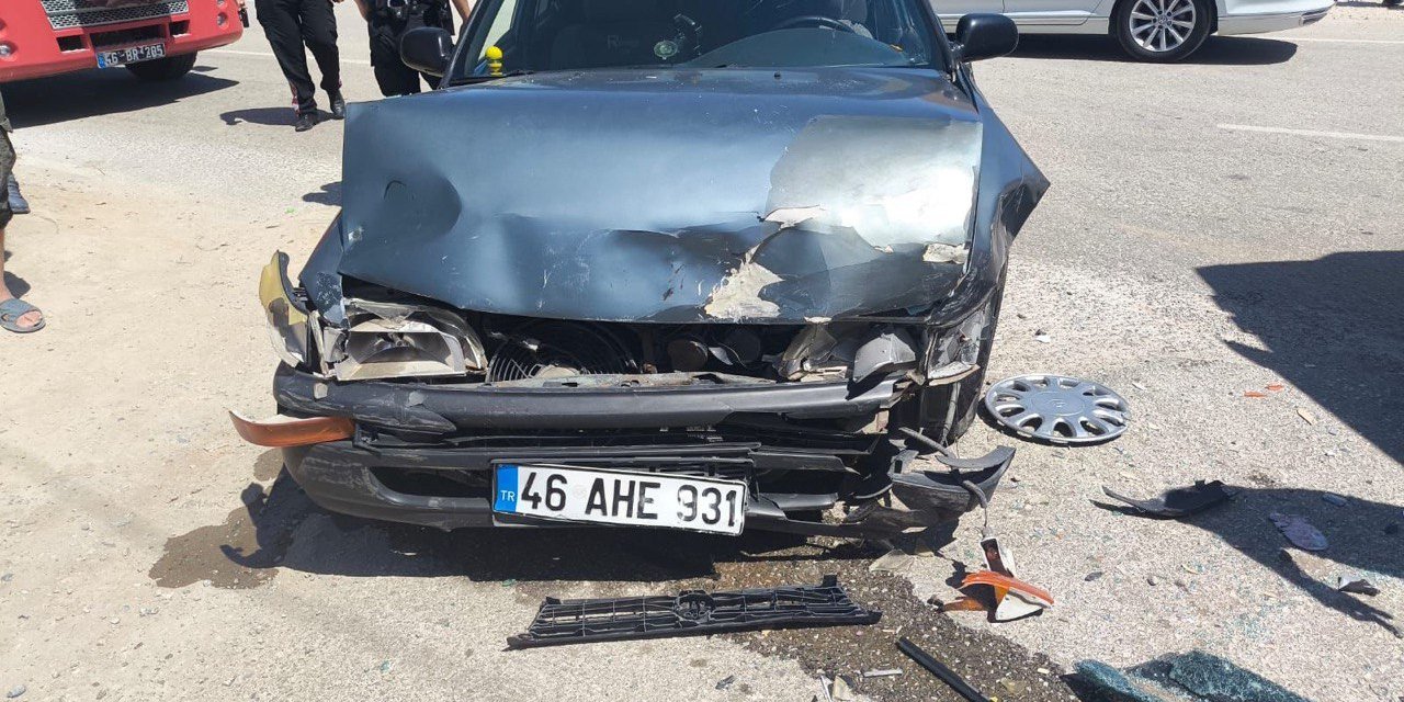Kahramanmaraş’ta iki otomobil çarpıştı: 5 yaralı