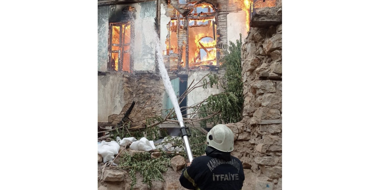 Kahramanmaraş’ta metruk binada yangın