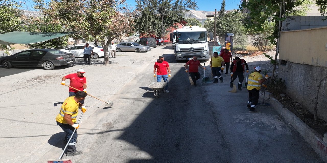 Altyapı ve Yol Kaplaması Tamamlanan Mahallelerde Temizlik Seferberliği
