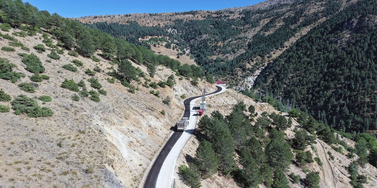 Göksun Berit’te Dağ Obalarına Yol Çalışmaları…