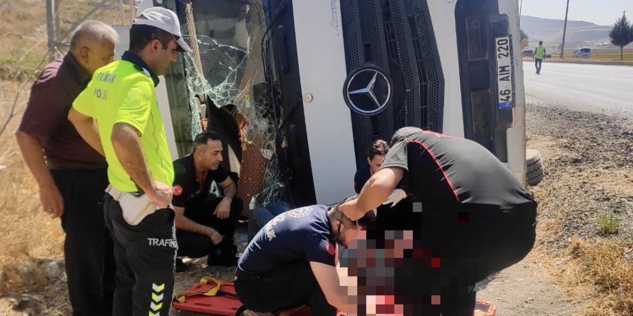 Kahramanmaraş’ta devrilen tır sürücü ağır yaralandı