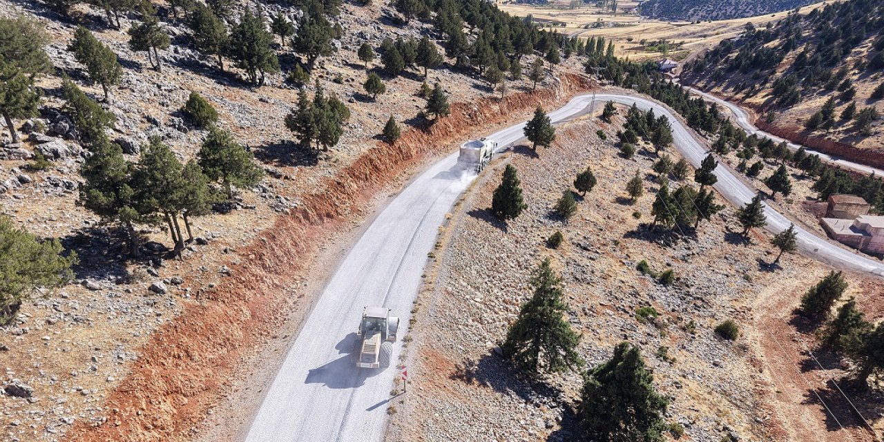 Nurhak Biçin’de Asfalt Çalışması Yapıldı