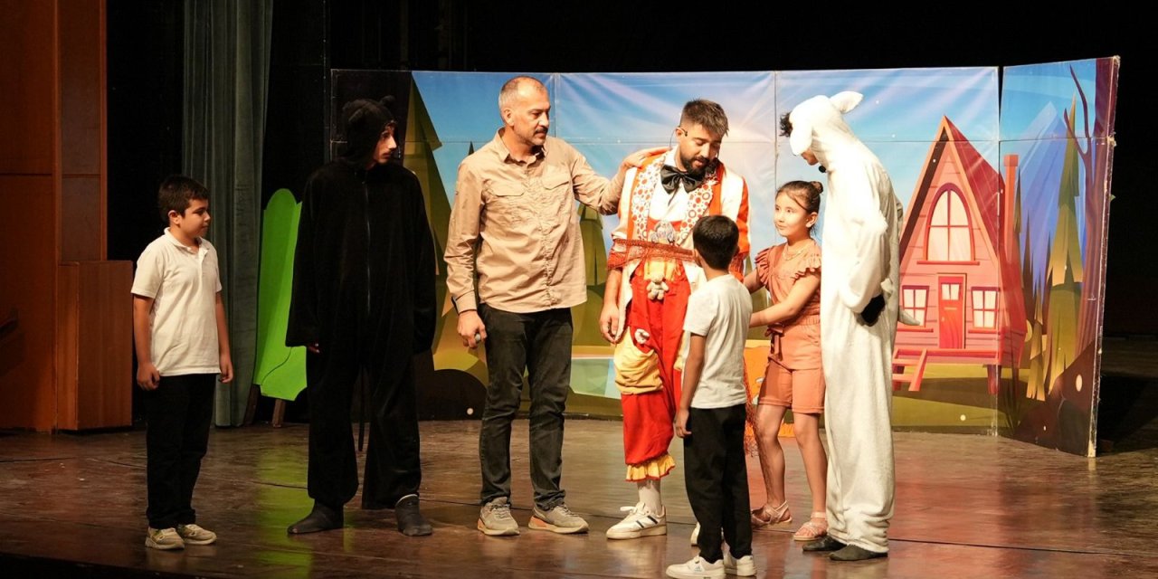 “Pamuk ile Kömür” Hayvan Sevgisini Sahneye Taşıdı