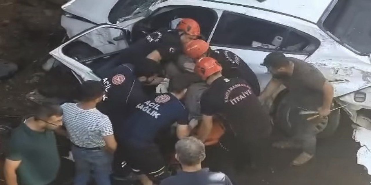 Kamyonla çarpışan sürücü otomobiliyle köprüden aşağı düştü 
