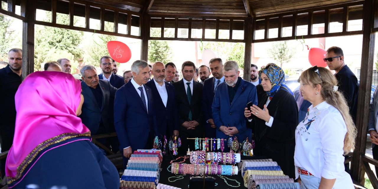 Ulu Çınarların Ellerinden Sevgiyle Dokunan Ürünler Beğeni Topladı