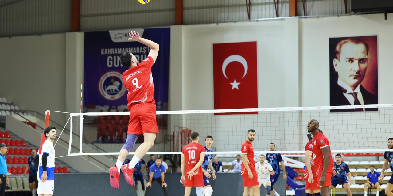 Onikişubat Belediyespor Voleybol Takımı Evinde Galibiyetle Başladı