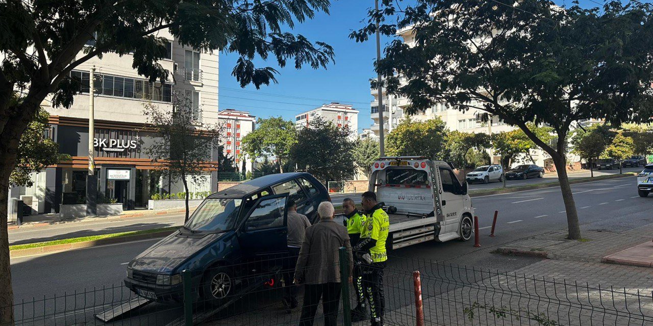 Yerinden kımıldamadı polisi alarma geçirdi