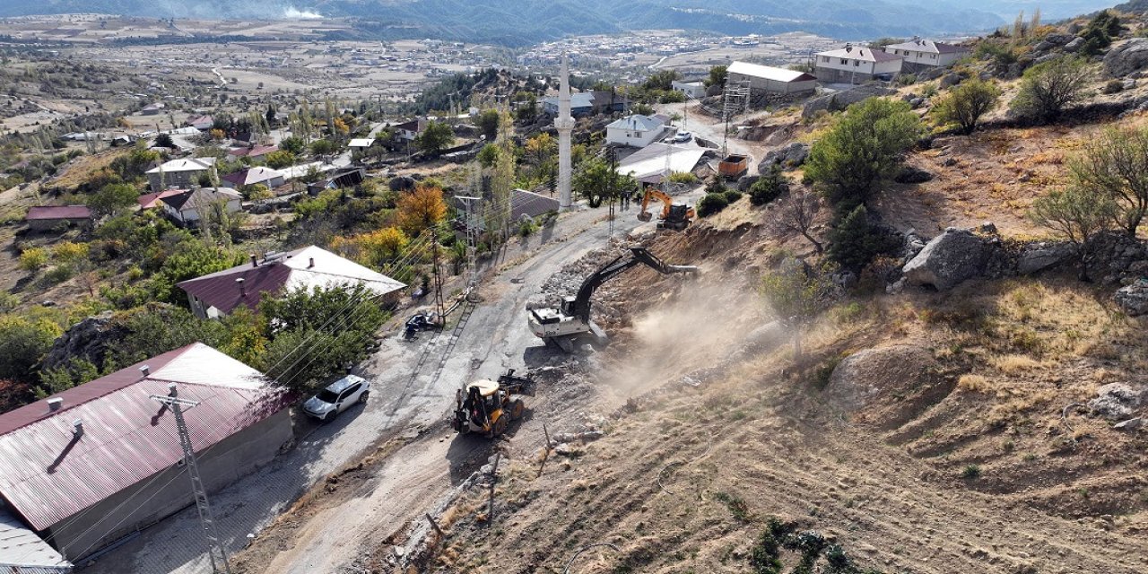 Ilıca 'da Yolun Genişliği 2 Katına Çıkarılıyor
