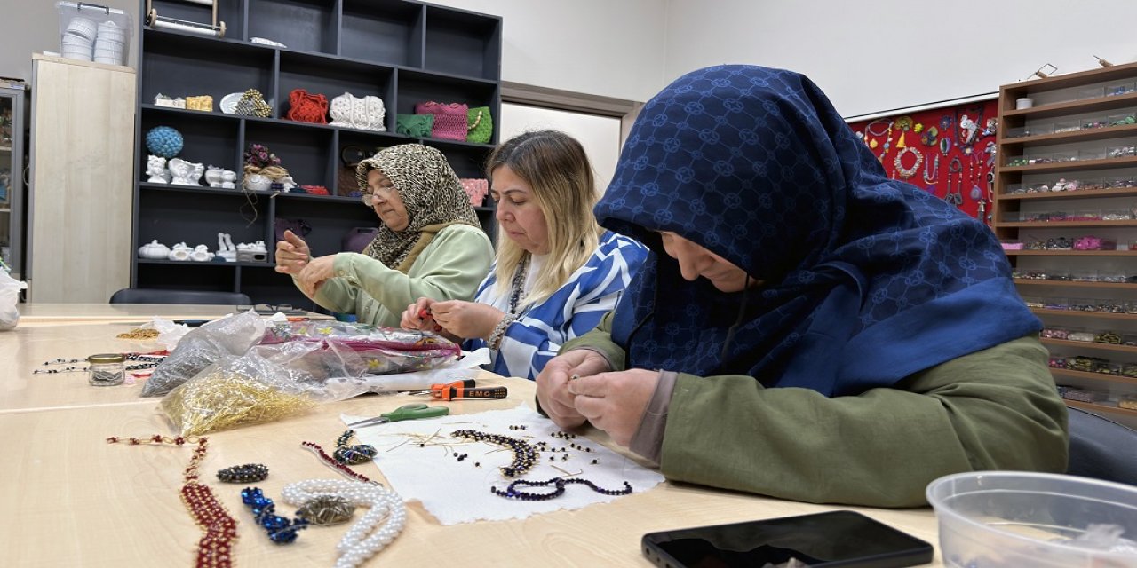 Takı Tasarım Kursunda Hobiler Mesleğe Dönüşüyor