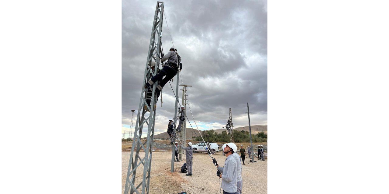 AKEDAŞ’tan Saha Çalışanlarına Yüksekte Güvende Çalışma Eğitimi