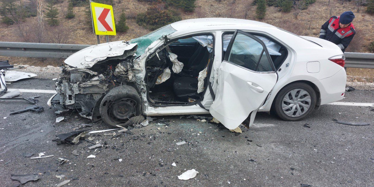 Kahramanmaraş’ta hafif ticari araç ile otomobil çarpıştı: 2 yaralı 