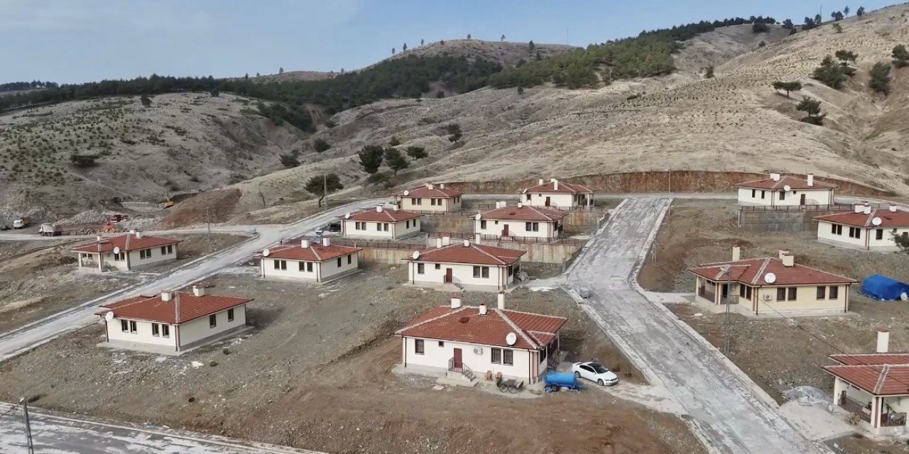 Kahramanmaraş’ta Depremzedeler Tevekkelli Köy Evlerine Yerleştirildi