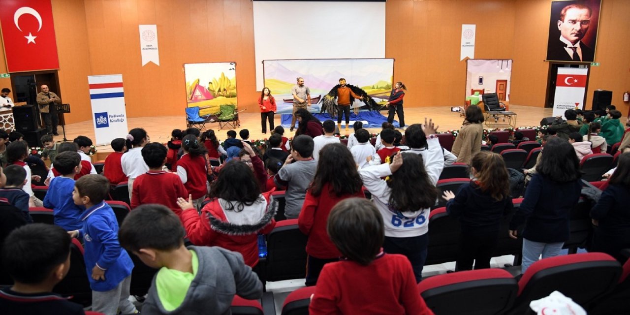 Osmaniye’de “Ronnie Göldeki Fısıltı” Miniklerle Buluştu