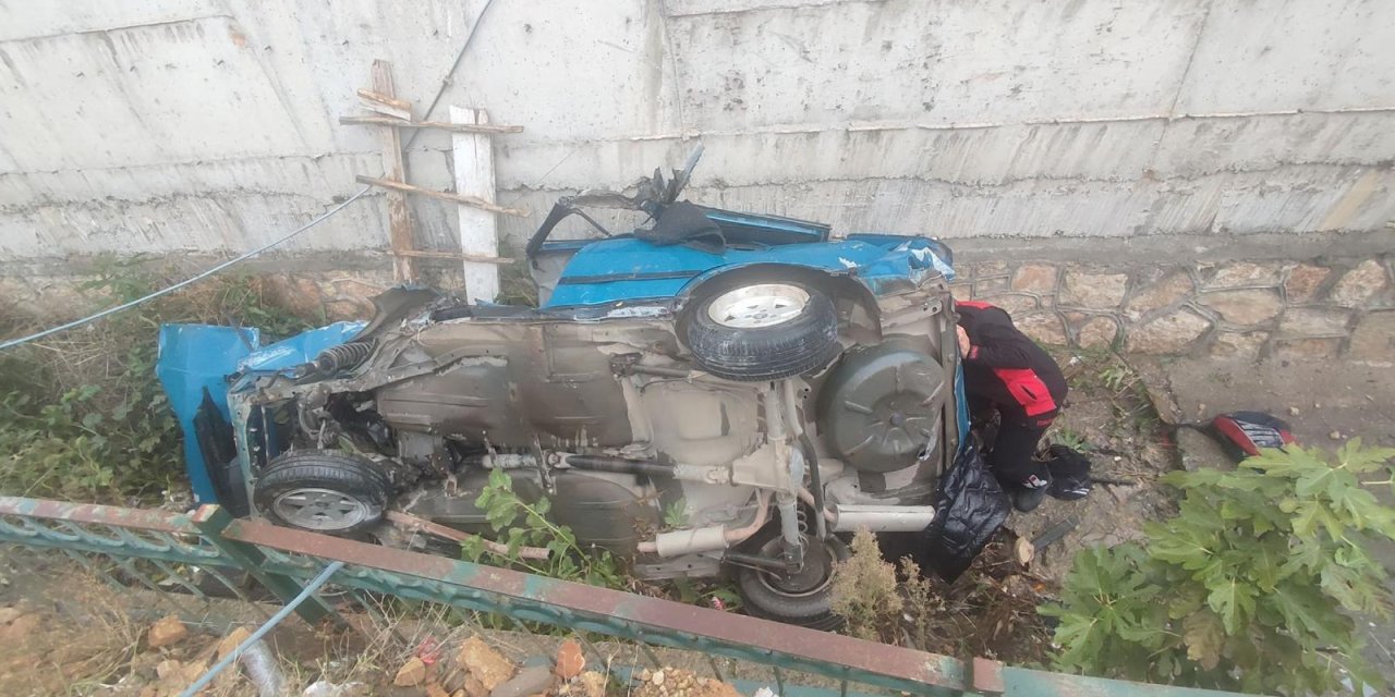 Kahramanmaraş’ta otomobil kanala uçtu: 3 yaralı