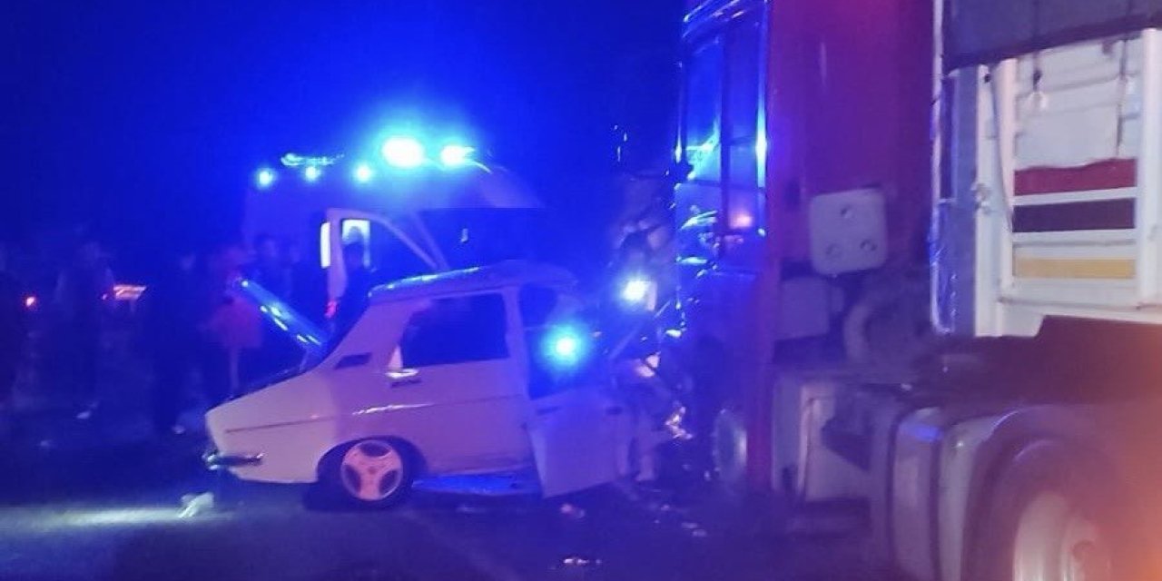 Andırın’da otomobil ile tır çarpıştı: 2 yaralı 