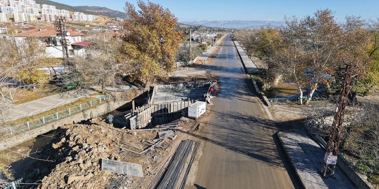 Türkoğlu Şekeroba’da Ulaşımı Rahatlatacak Köprü Hamlesi