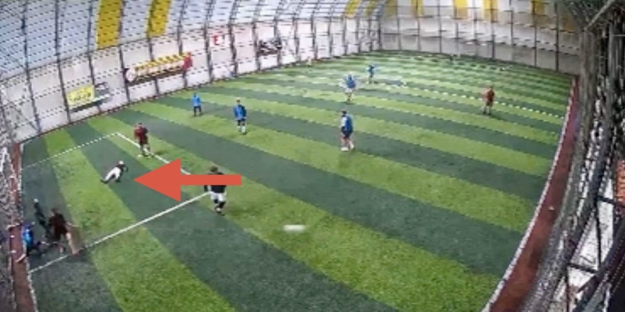 Kahramanmaraş’ta halı sahada bir anda yere yığıldı 