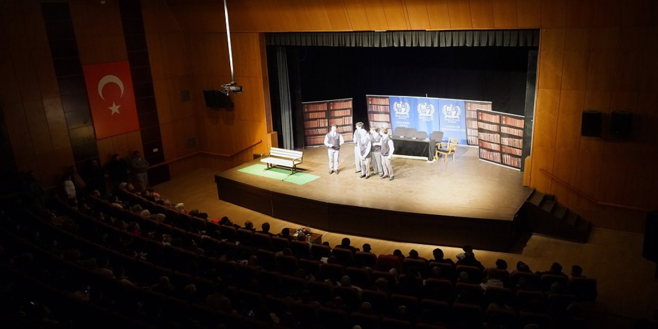 “Ölü Ozanlar Derneği” Büyük İlgi Gördü