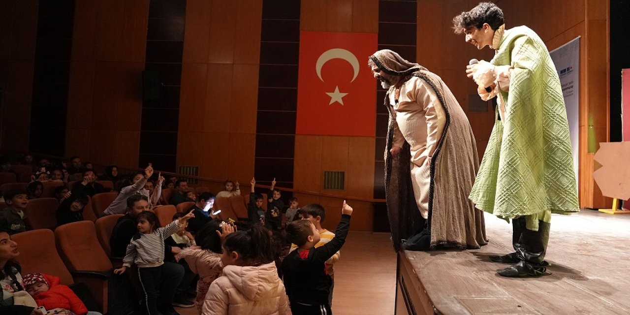 Miniklere Hafta Sonu Tiyatro Şöleni…