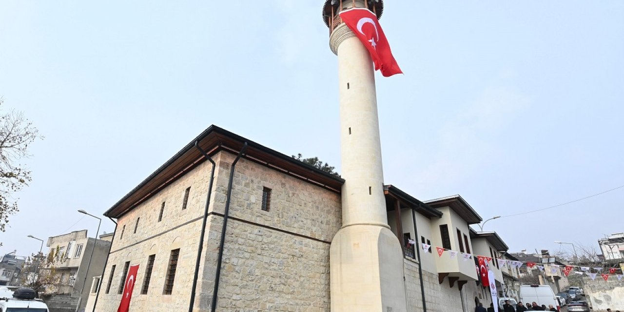 Depremde Ağır Hasar Alan Duraklı Camii, Yeniden İbadete Açıldı