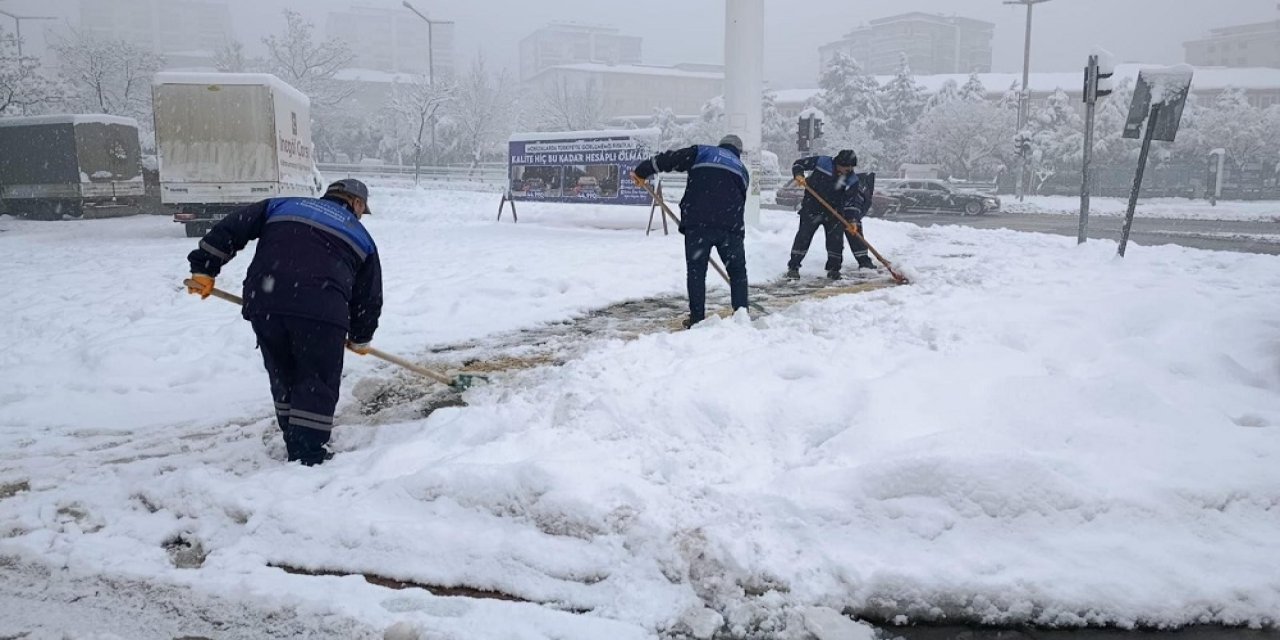 Kar Yağışı Sonrası Yürüyüş Yollarında Güvenlik İçin Büyükşehir Sahada