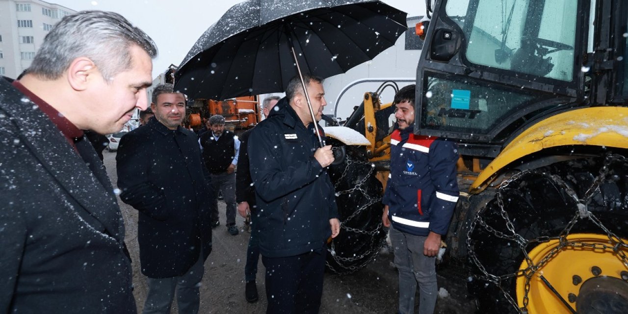 Başkan Toptaş, Karla Mücadele Çalışmalarını Sahada İnceledi
