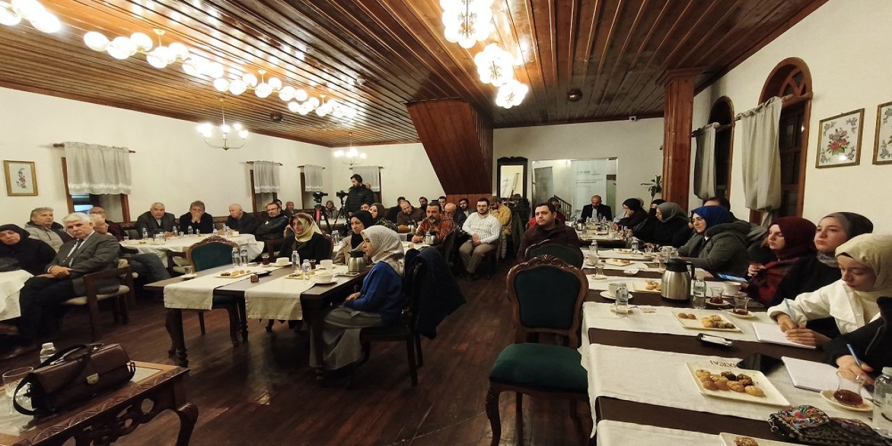 Yazar Gürlek, Edebiyat Aşıklarını Kültür Yolculuğuna Çıkardı