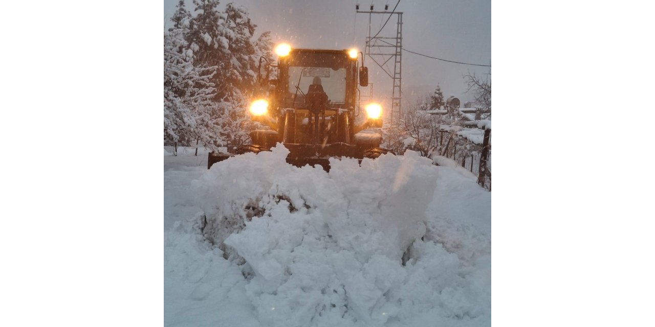Kar Mesaisi Sürdürüyor; Ekiplerden Kesintisiz Çalışma…